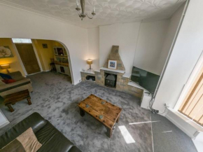 NEWLY AVAILABLE 3-Bed Apt in PORTHCAWL 6 Guests